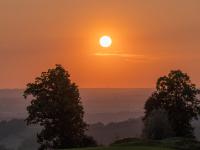 Glutball am Abendhimmel am Samerberg bei Bichl nahe Frasdorf
